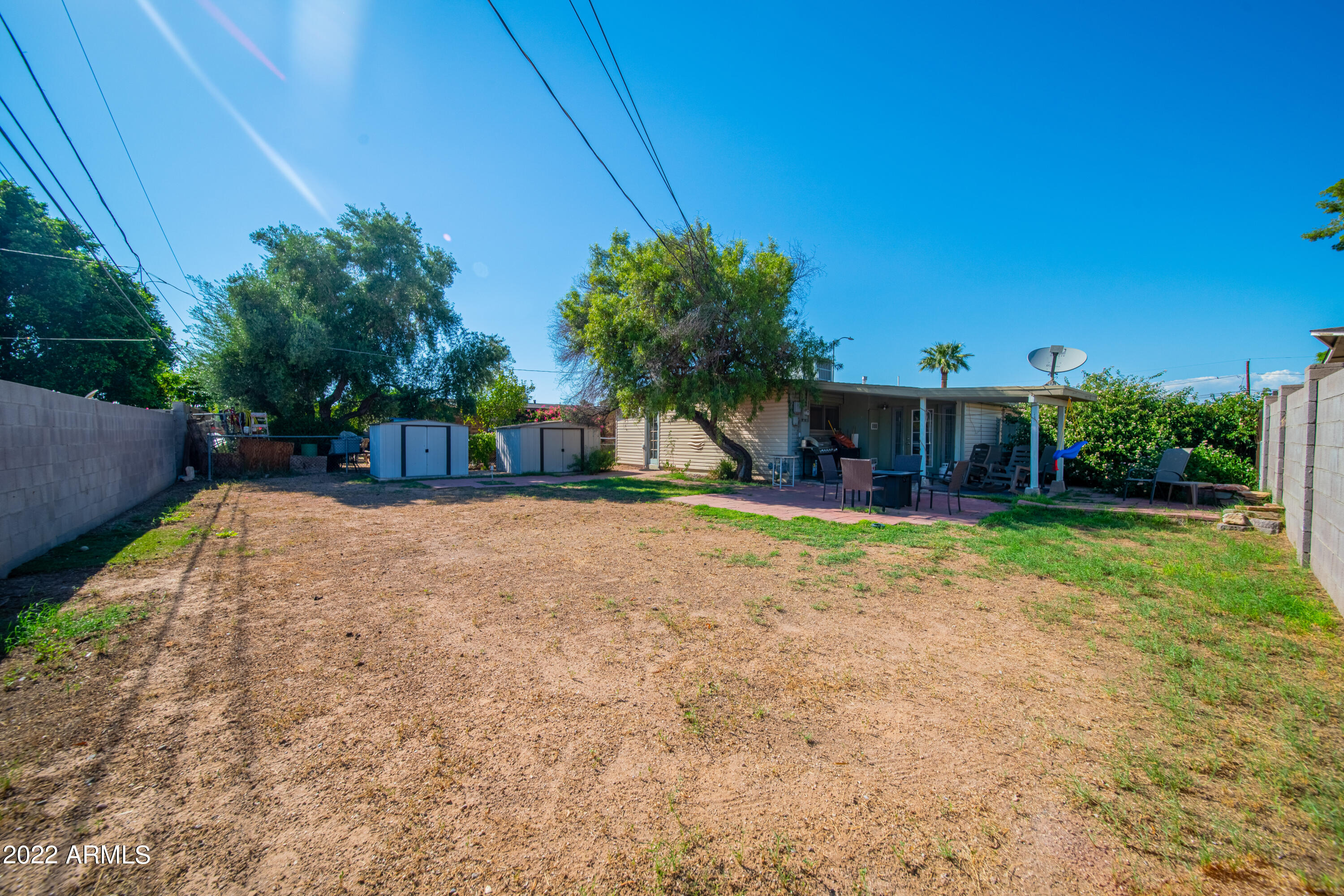 2225 W ALTADENA Avenue