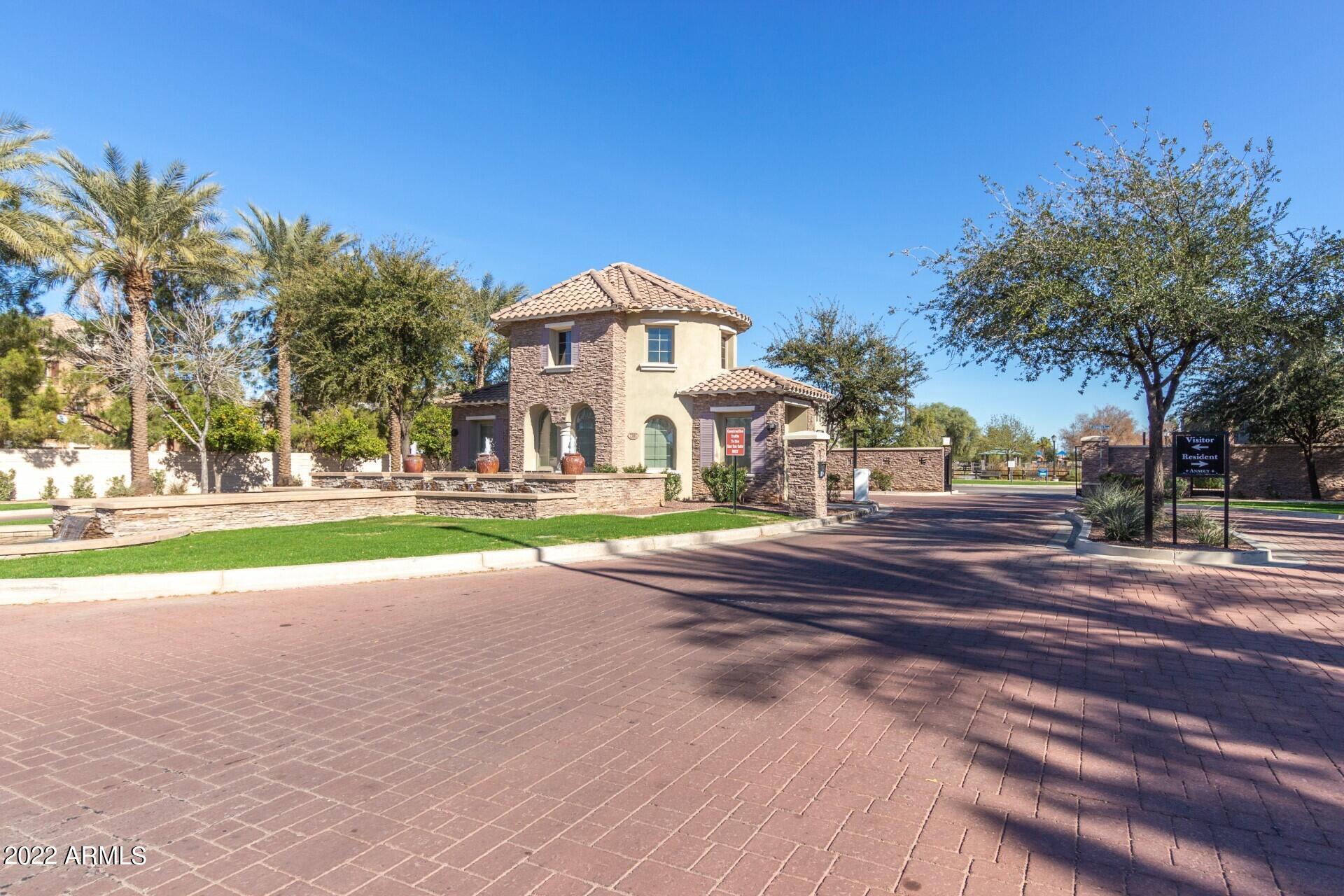 2636 S BAHAMA Drive