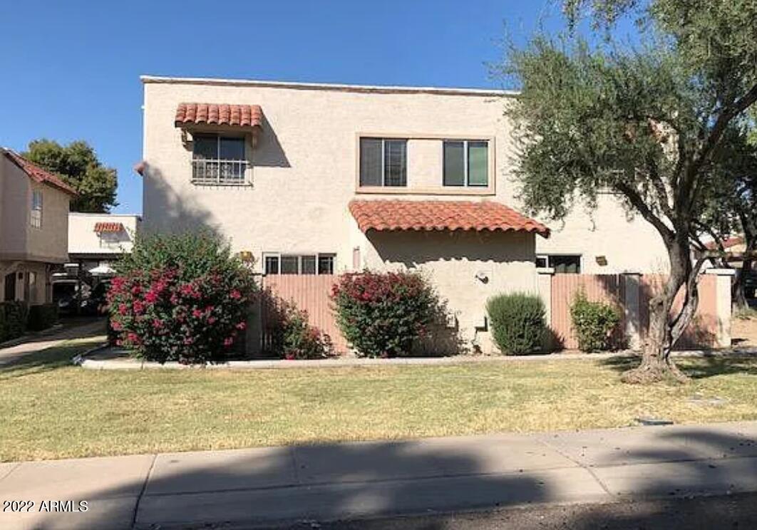 1228 E LAWRENCE Lane