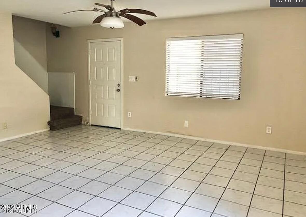 1228 E LAWRENCE Lane