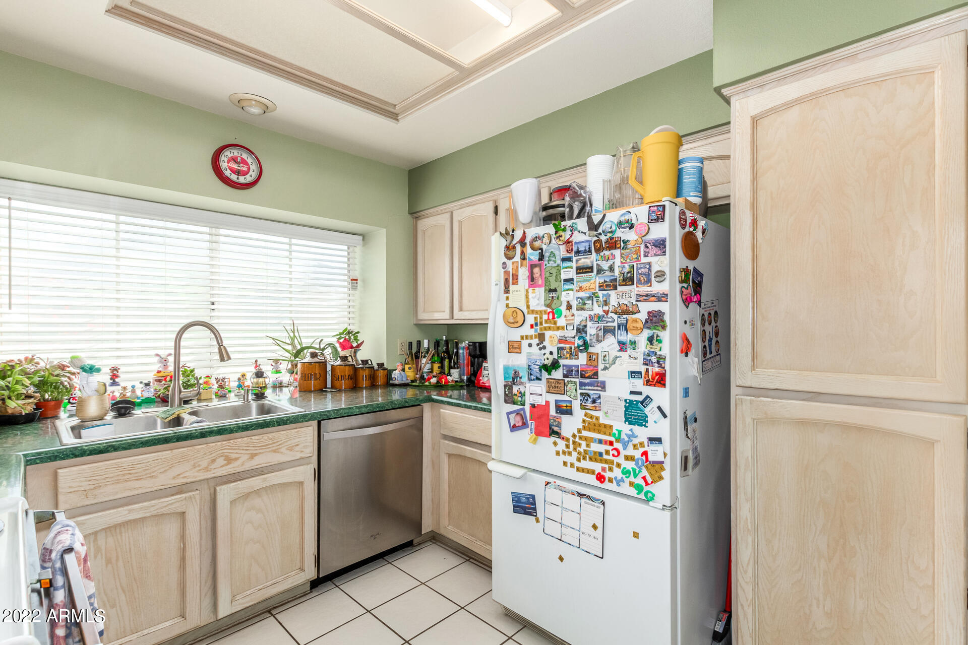 930 E ANNETTE Drive