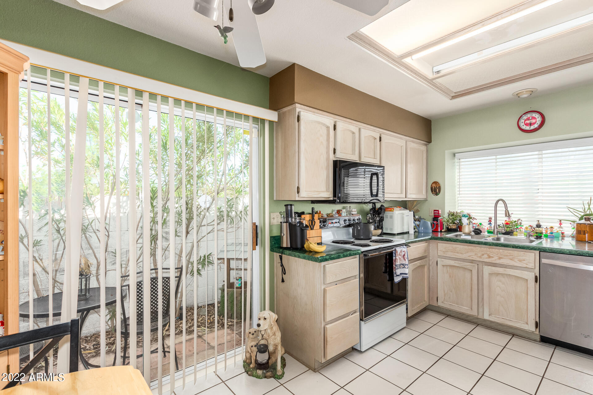 930 E ANNETTE Drive