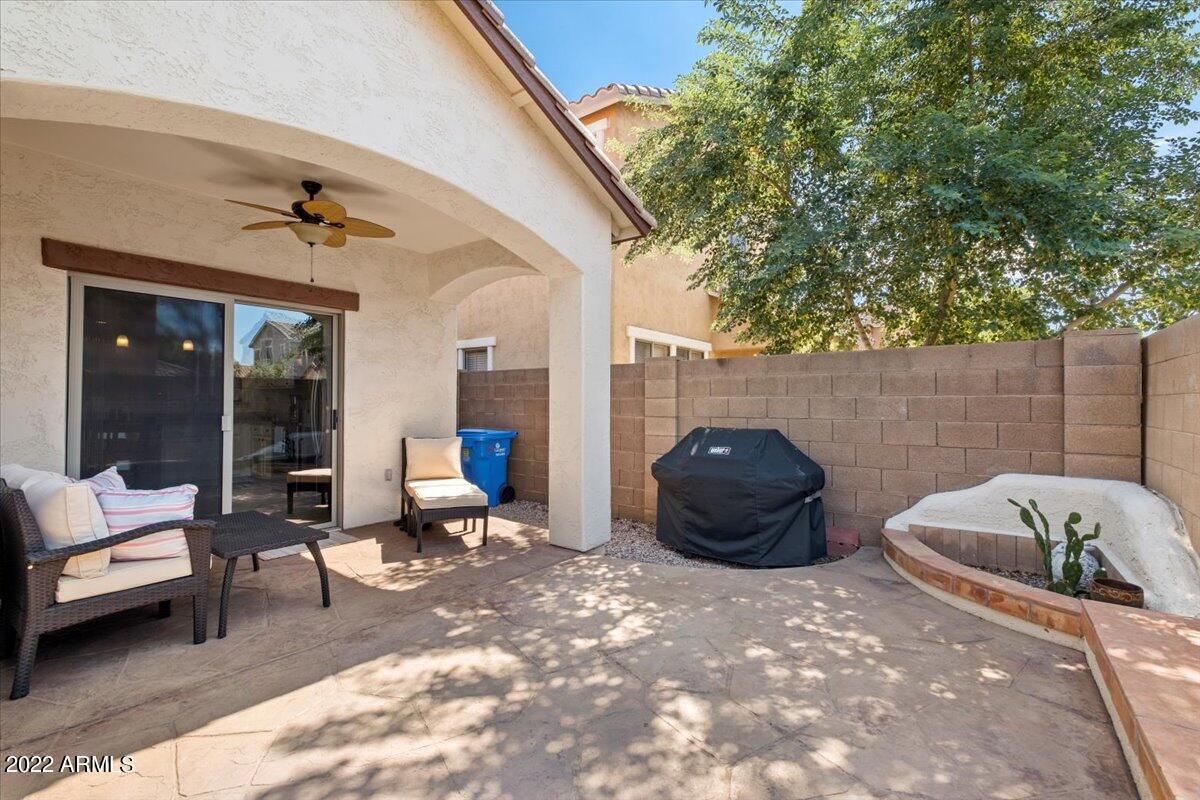 942 E CANTEBRIA Drive