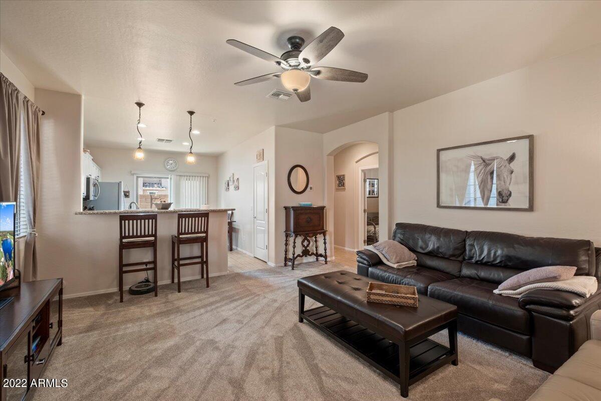942 E CANTEBRIA Drive