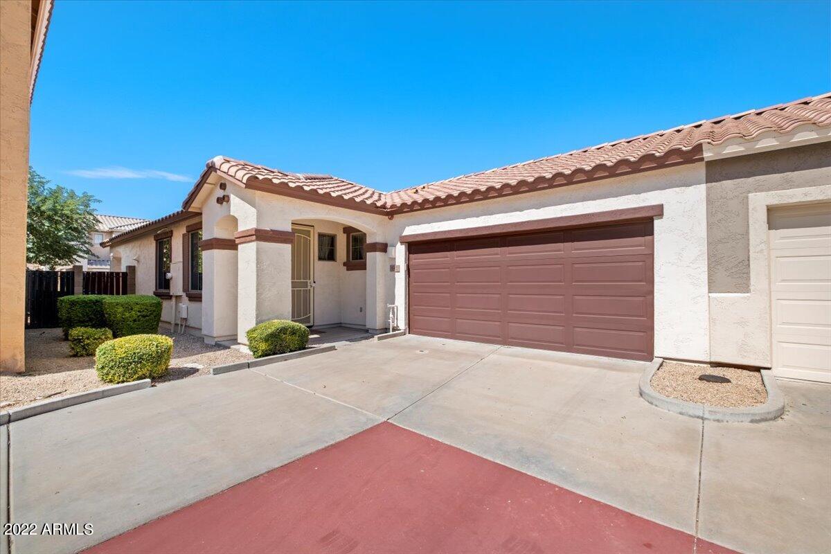 942 E CANTEBRIA Drive