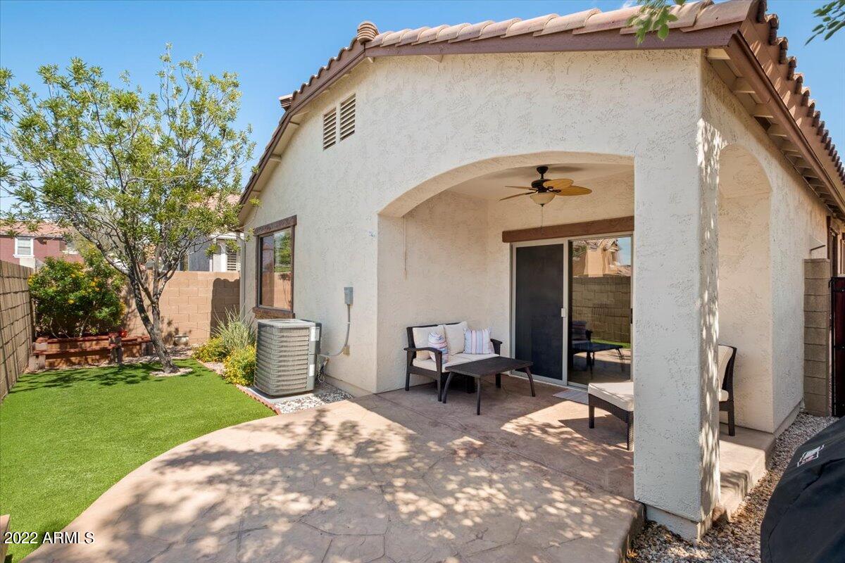 942 E CANTEBRIA Drive