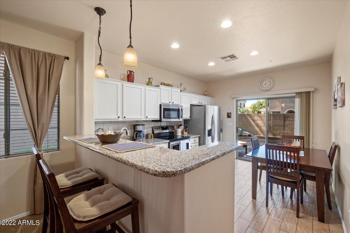 942 E CANTEBRIA Drive