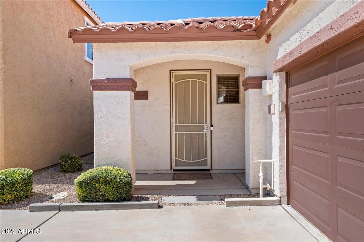 942 E CANTEBRIA Drive