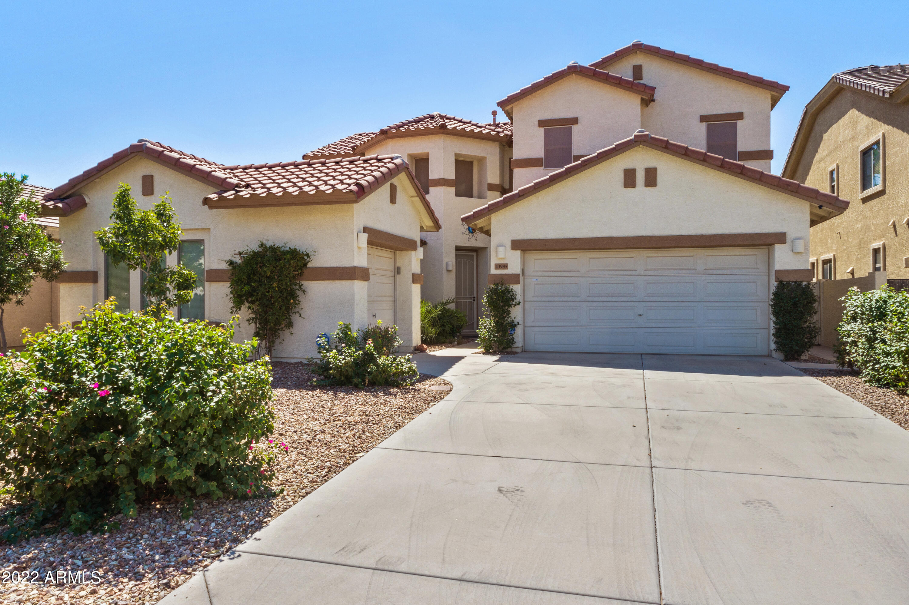 43985 W Yucca Lane