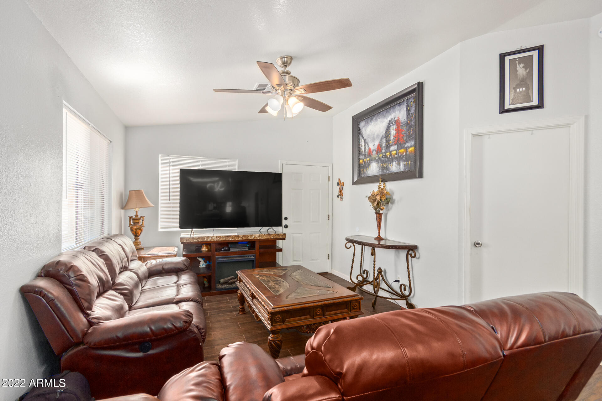 812 S 1ST Street