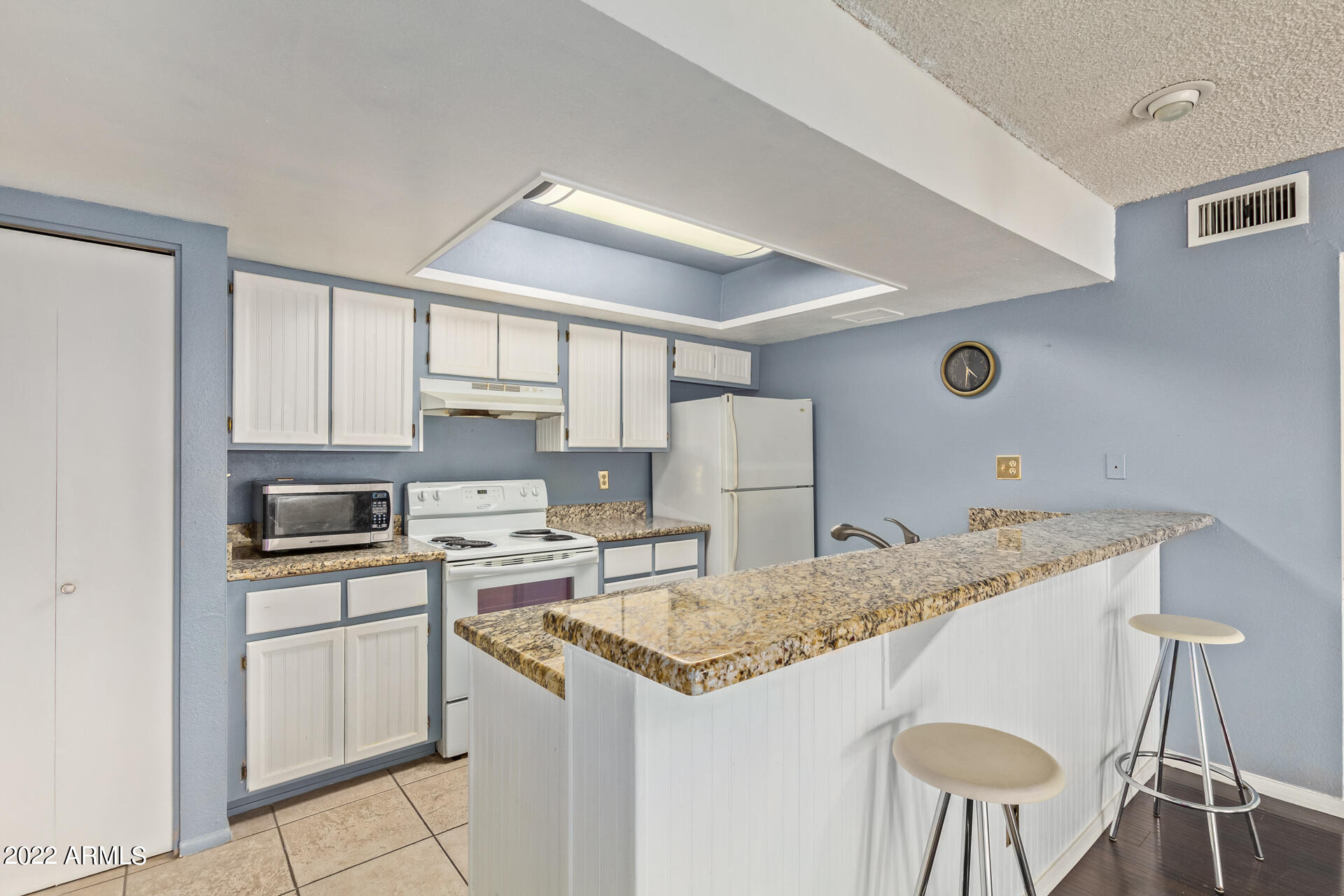 1920 W LINDNER Avenue Unit: 215
