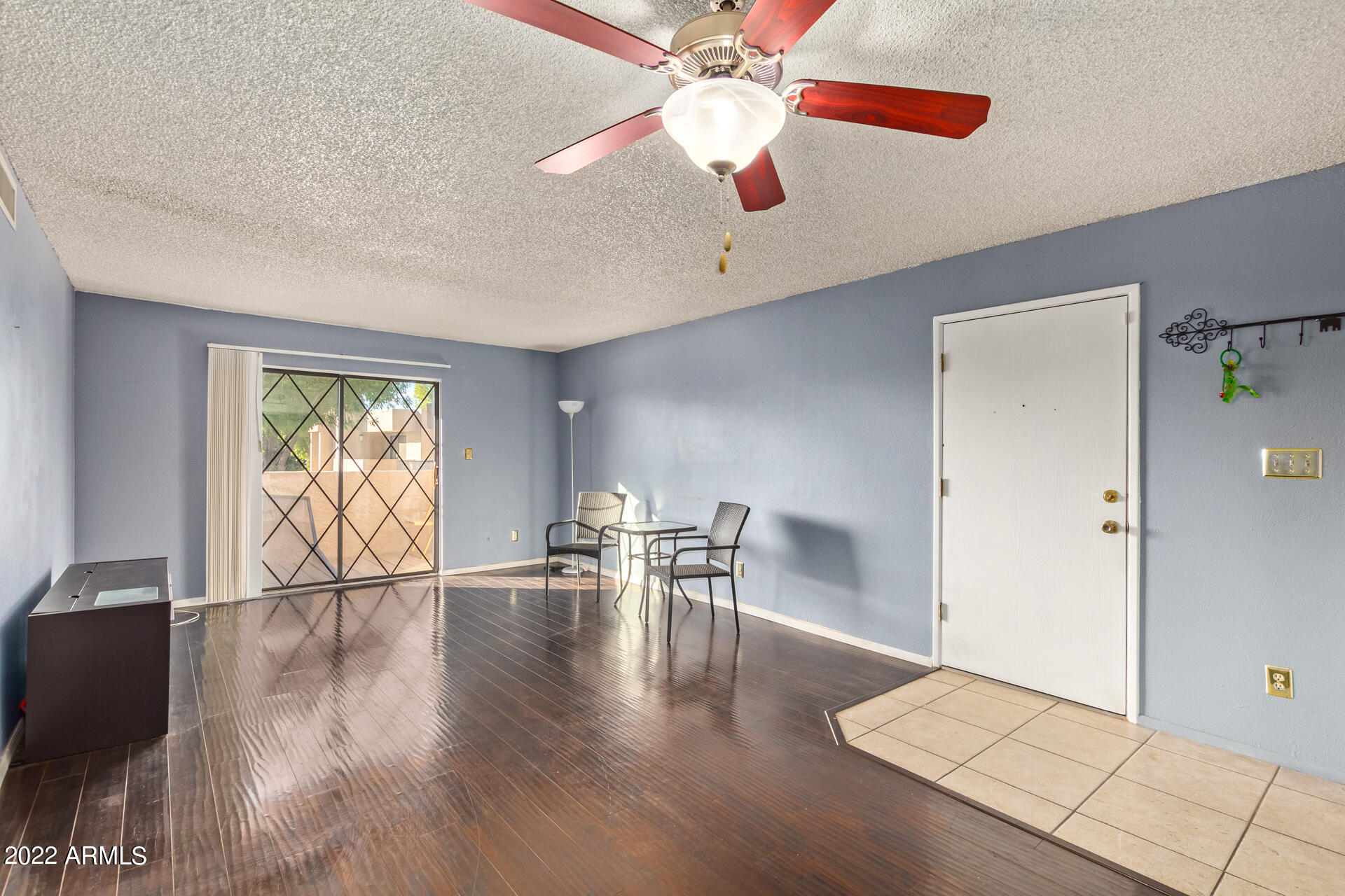1920 W LINDNER Avenue Unit: 215
