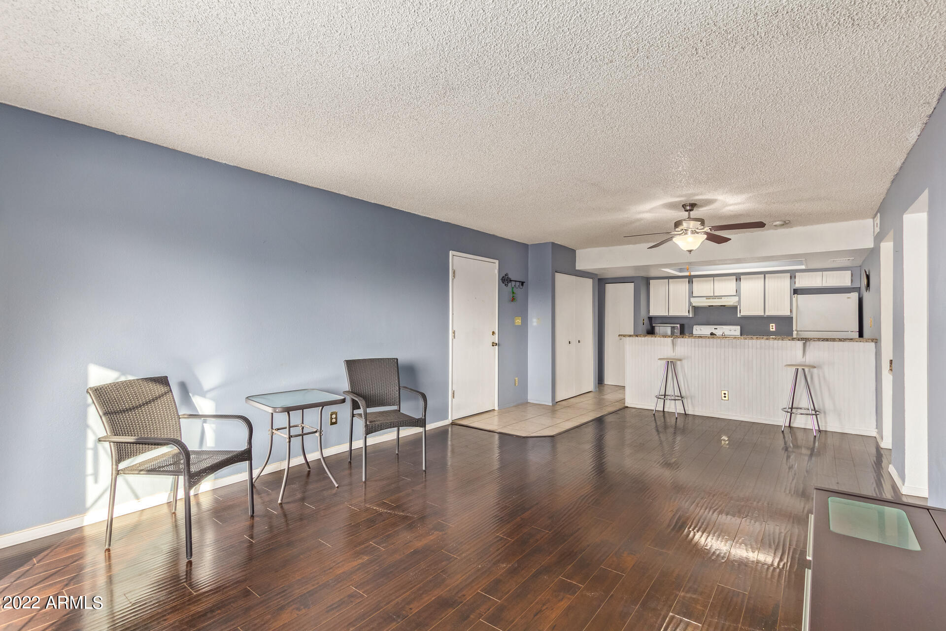 1920 W LINDNER Avenue Unit: 215