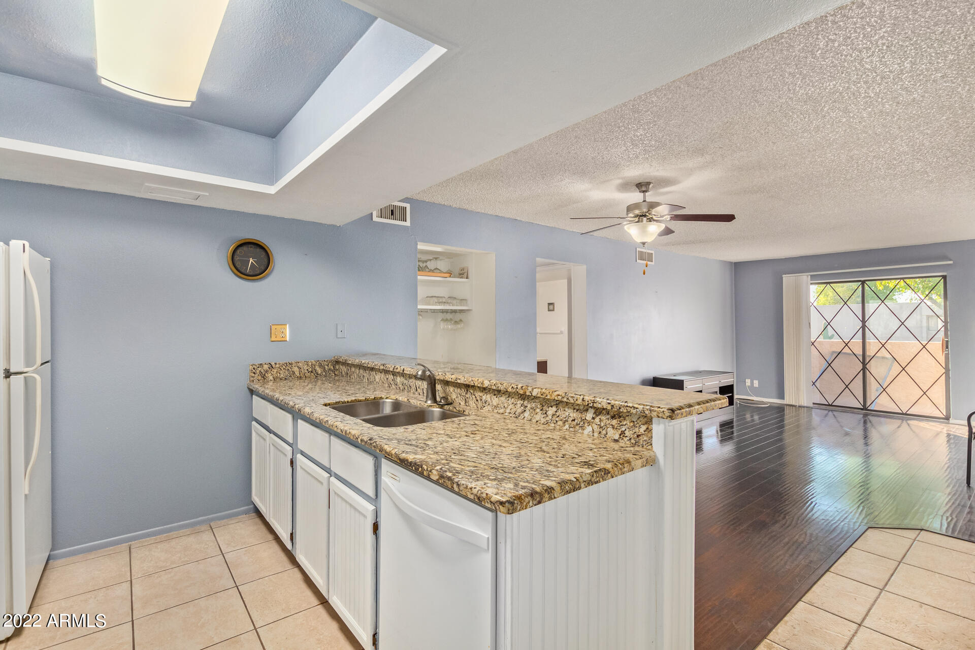 1920 W LINDNER Avenue Unit: 215