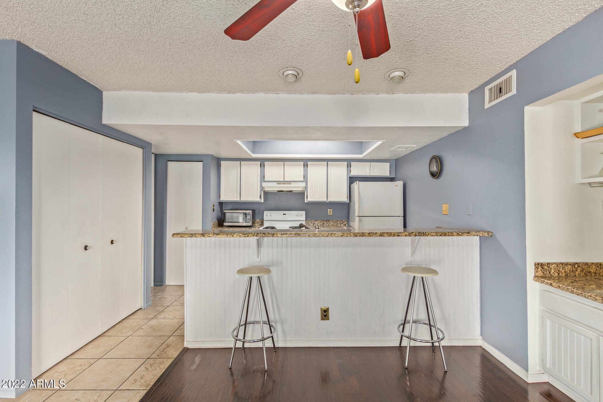 1920 W LINDNER Avenue Unit: 215