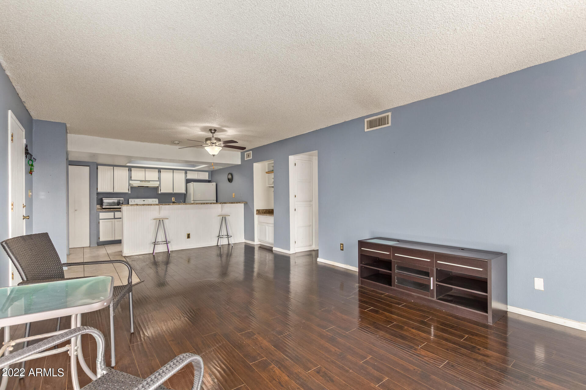 1920 W LINDNER Avenue Unit: 215