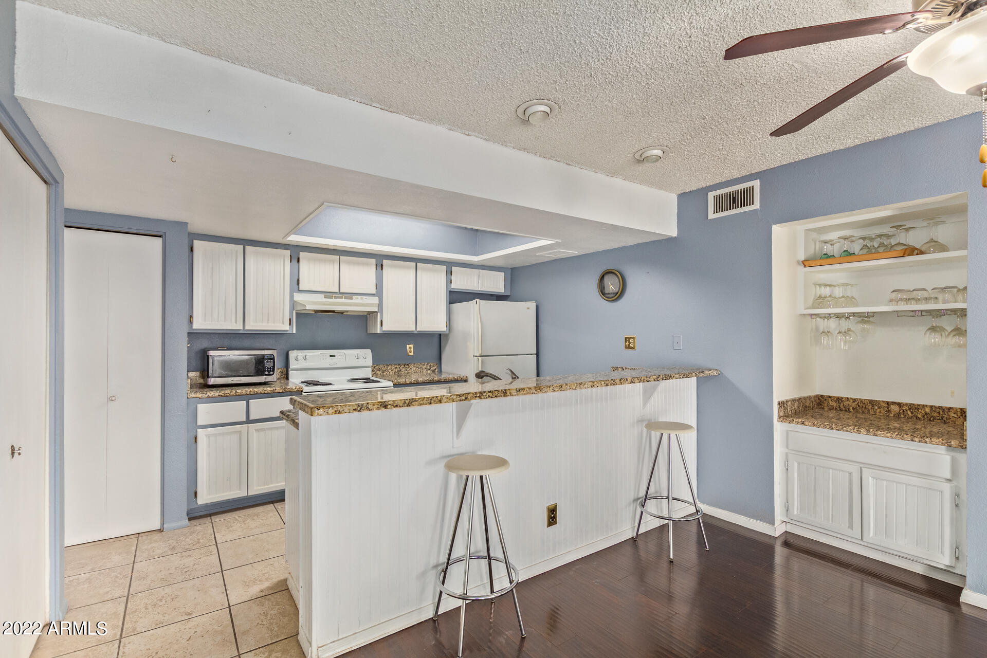 1920 W LINDNER Avenue Unit: 215