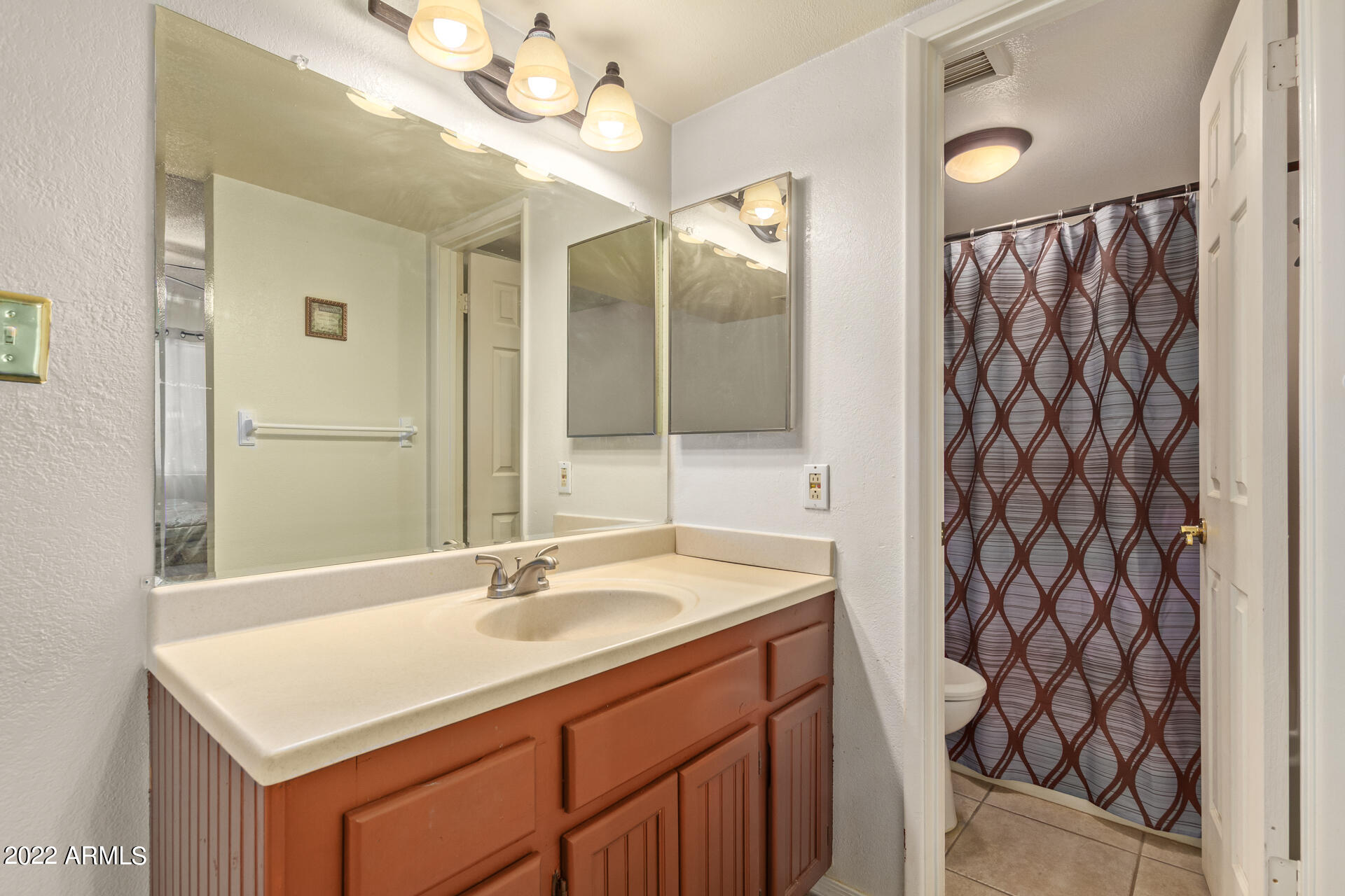 1920 W LINDNER Avenue Unit: 215