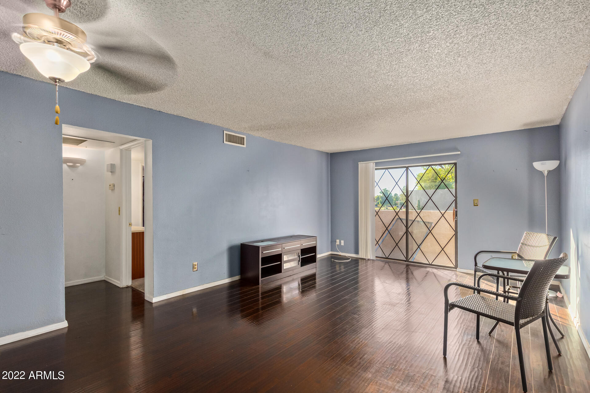 1920 W LINDNER Avenue Unit: 215