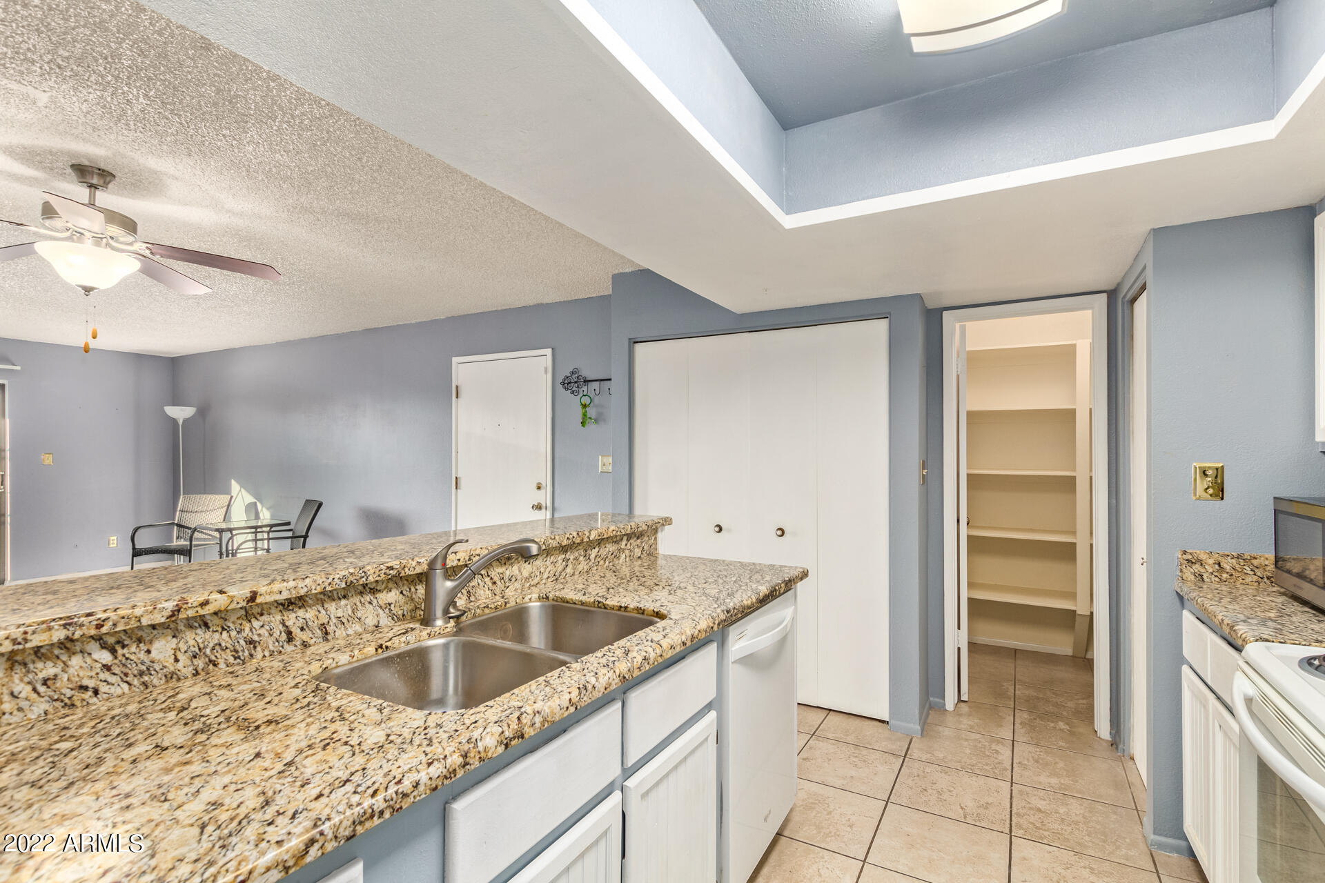 1920 W LINDNER Avenue Unit: 215