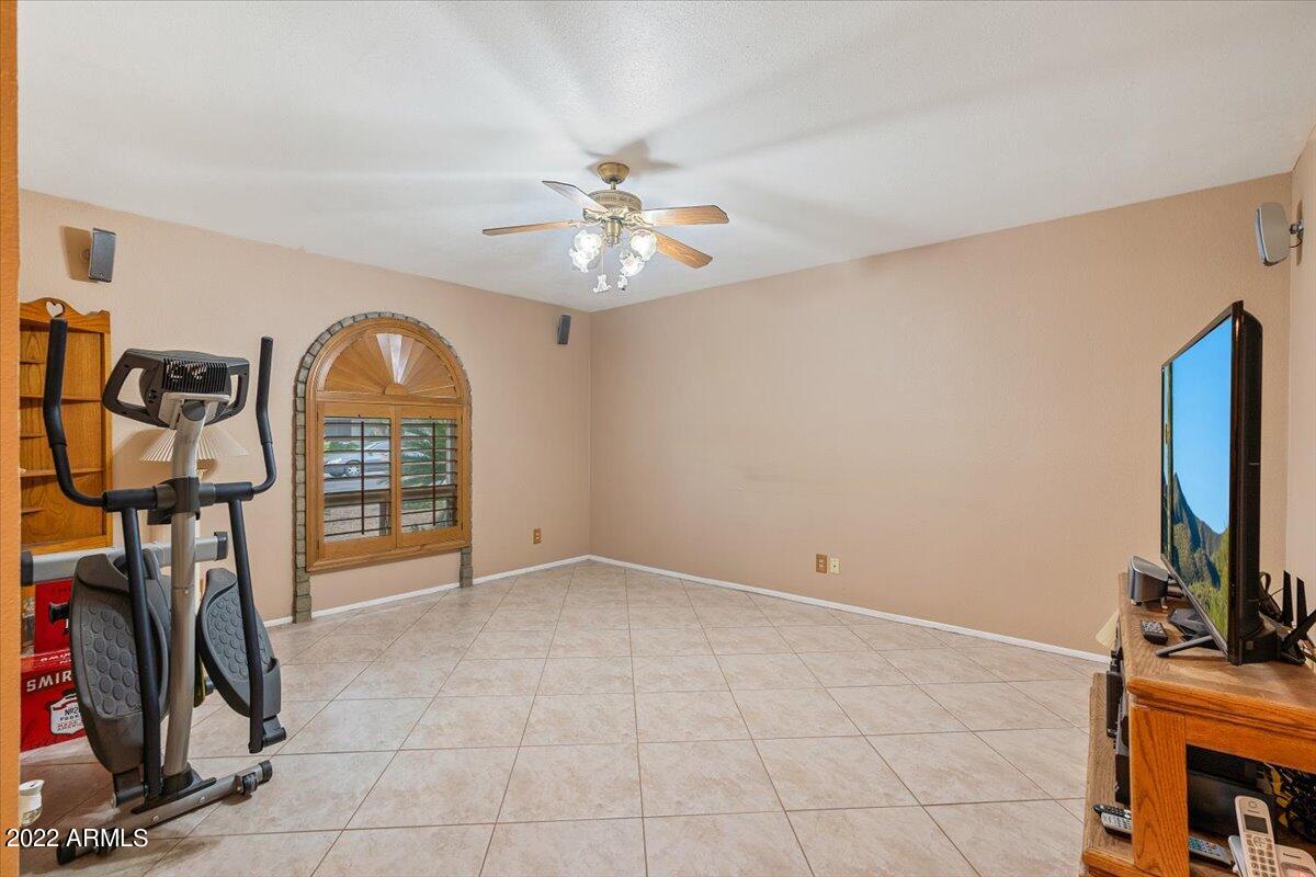 5239 W GARDEN Drive