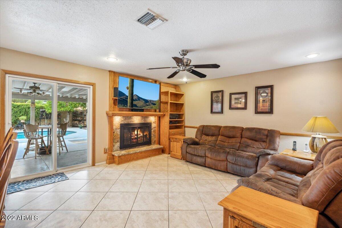 5239 W GARDEN Drive