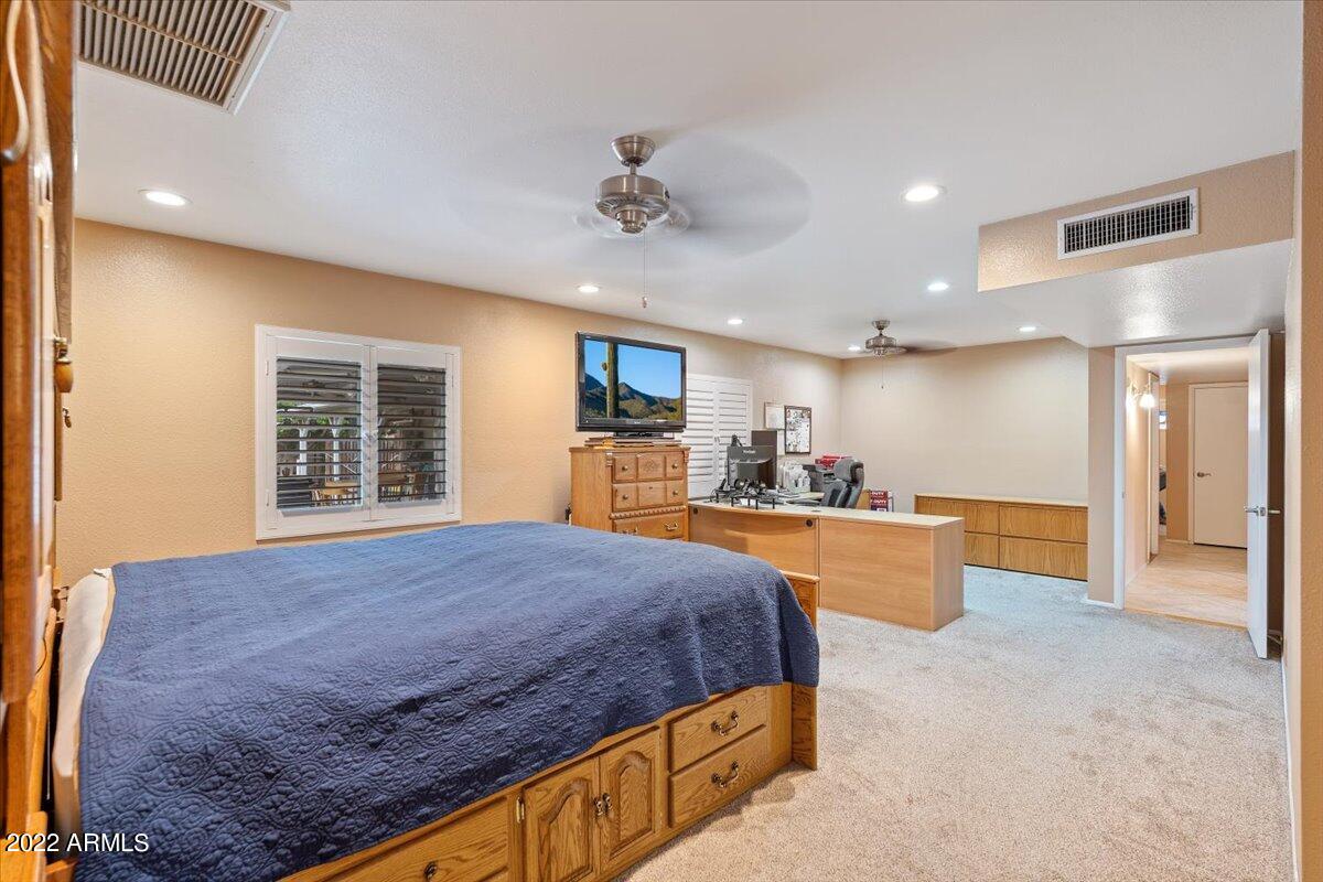 5239 W GARDEN Drive