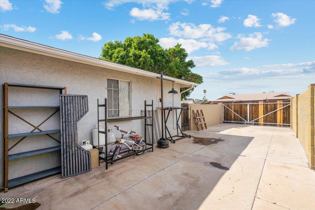 5239 W GARDEN Drive