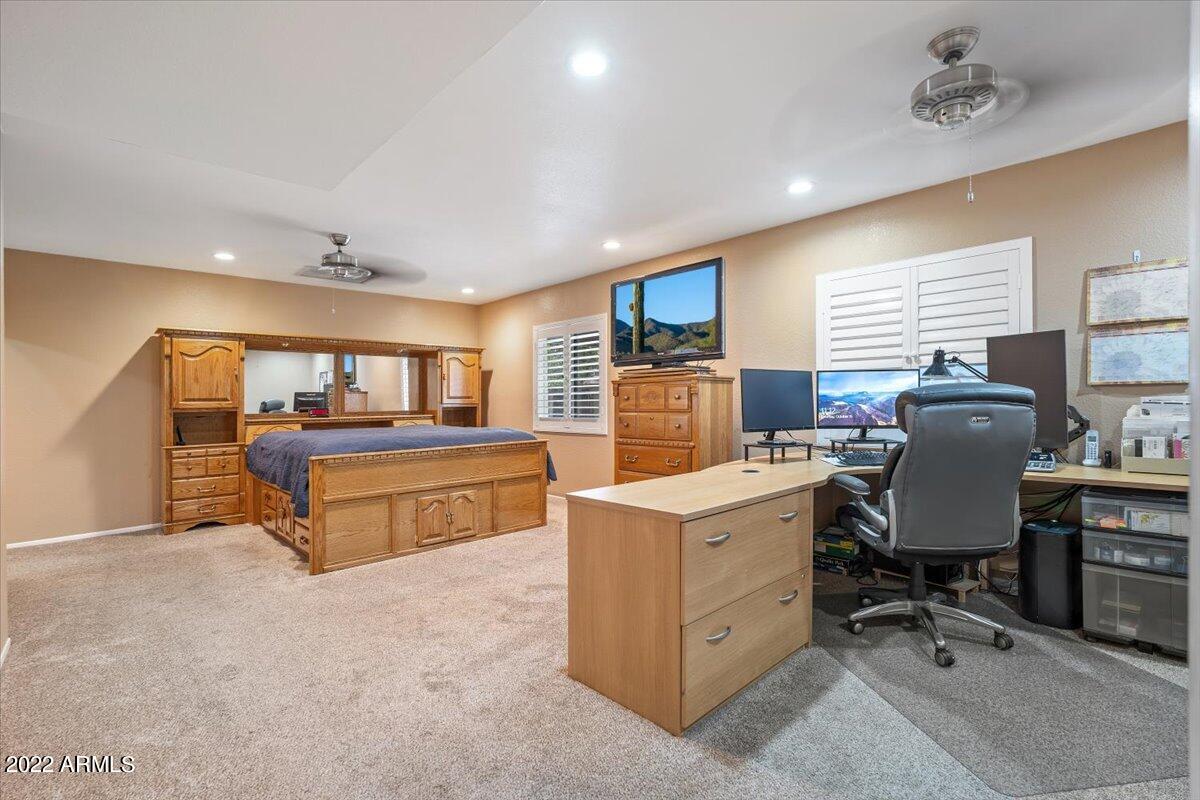 5239 W GARDEN Drive