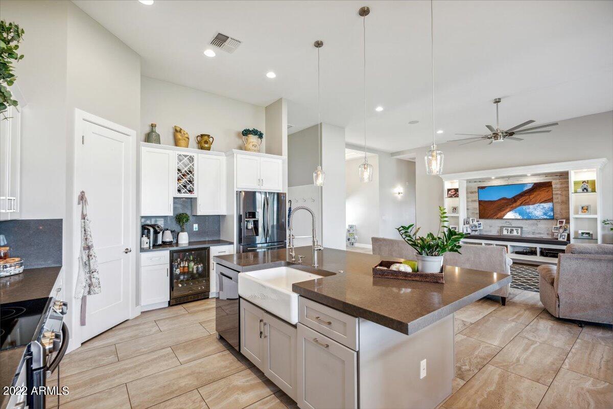 806 W TAMAR Road