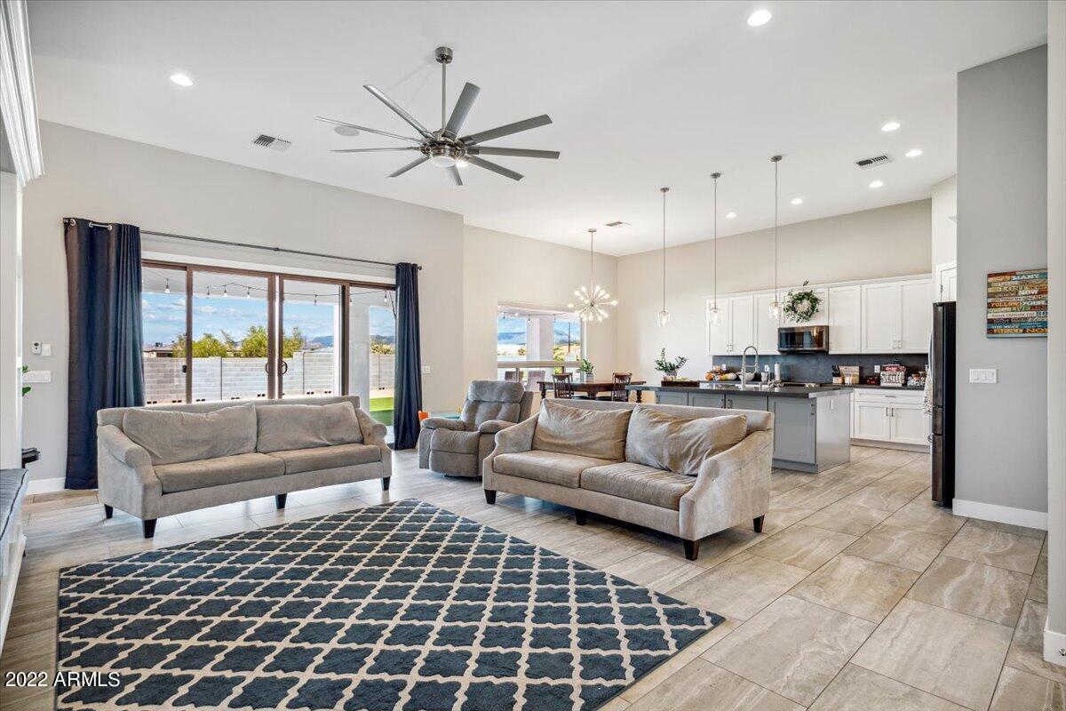 806 W TAMAR Road