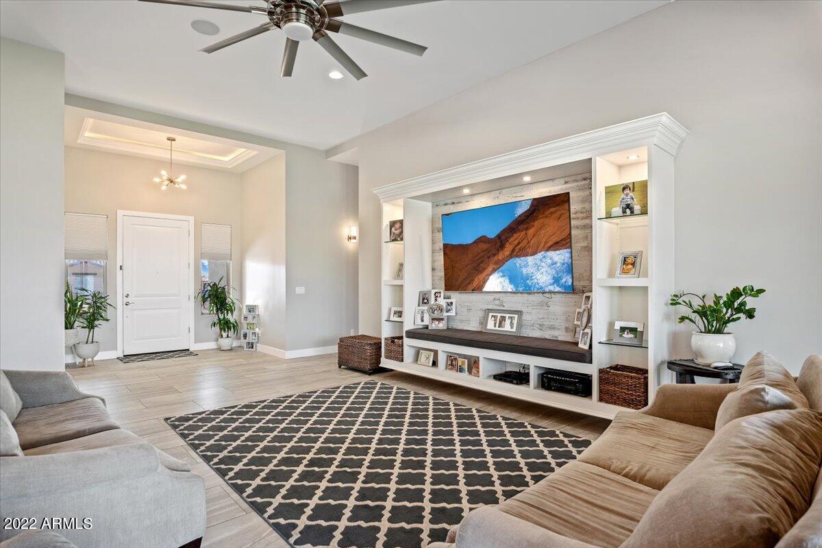 806 W TAMAR Road