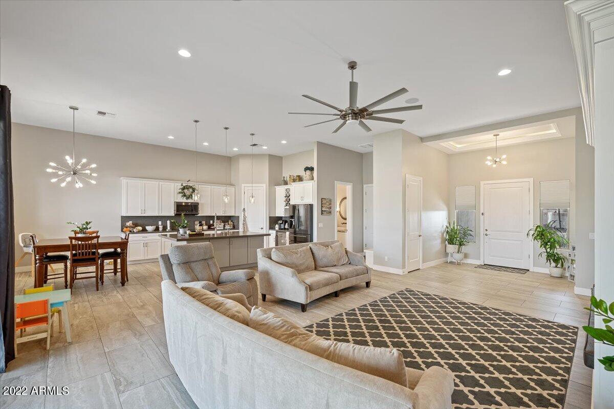 806 W TAMAR Road