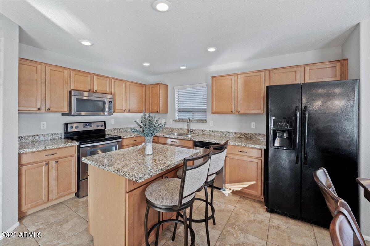 41953 W SUNLAND Drive