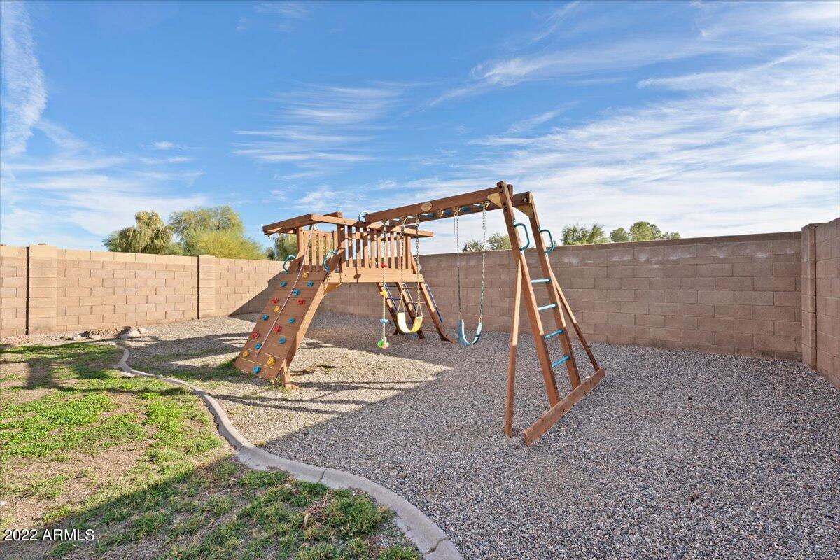 41953 W SUNLAND Drive