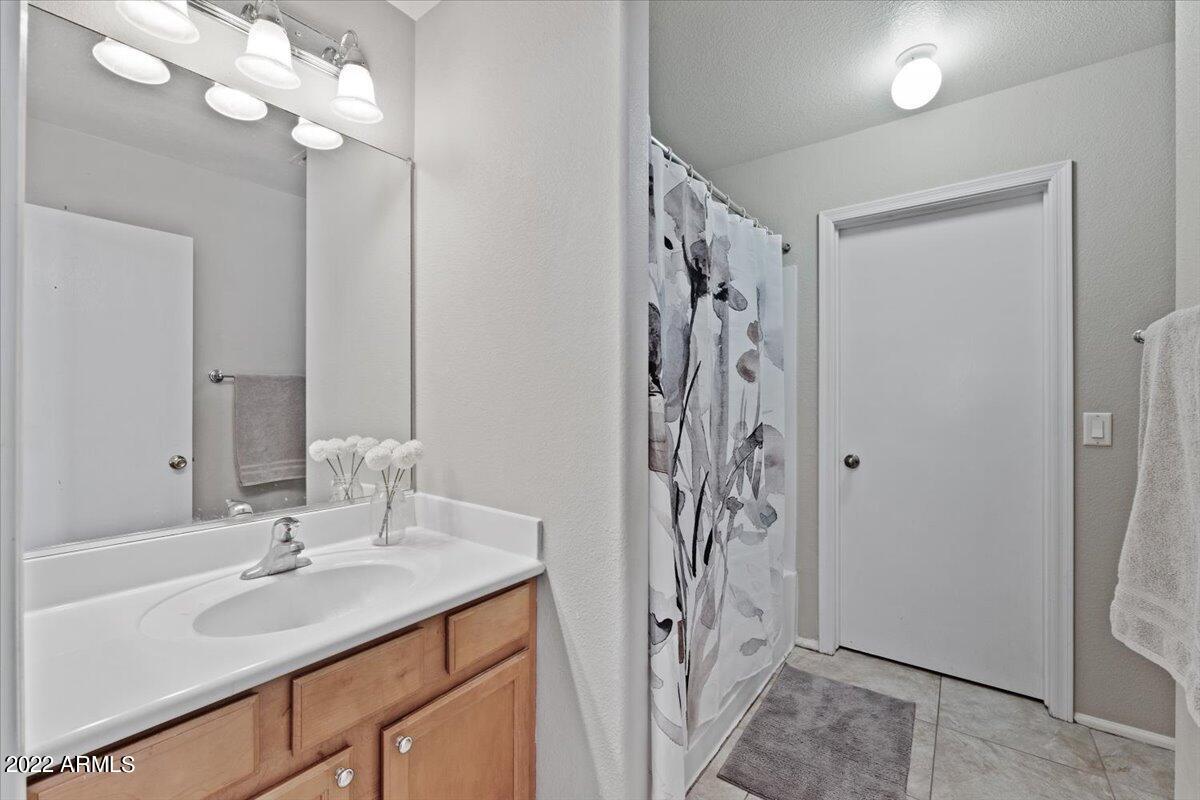 41953 W SUNLAND Drive
