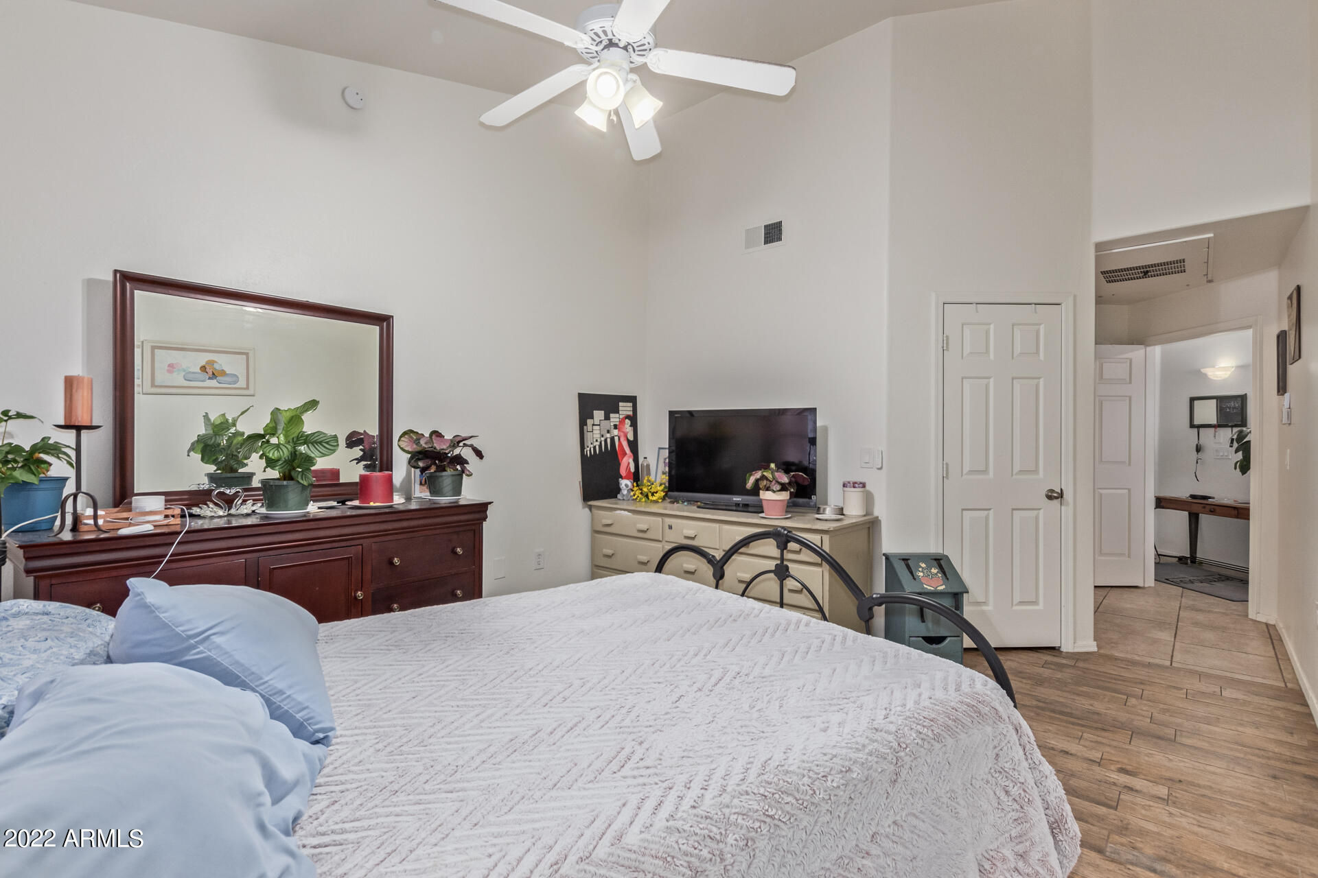 10401 N 52ND Street Unit: 211