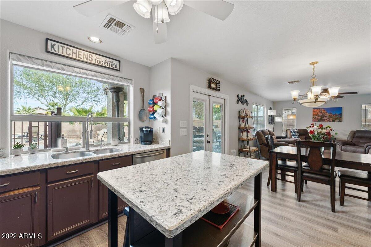 42284 W ANNE Lane