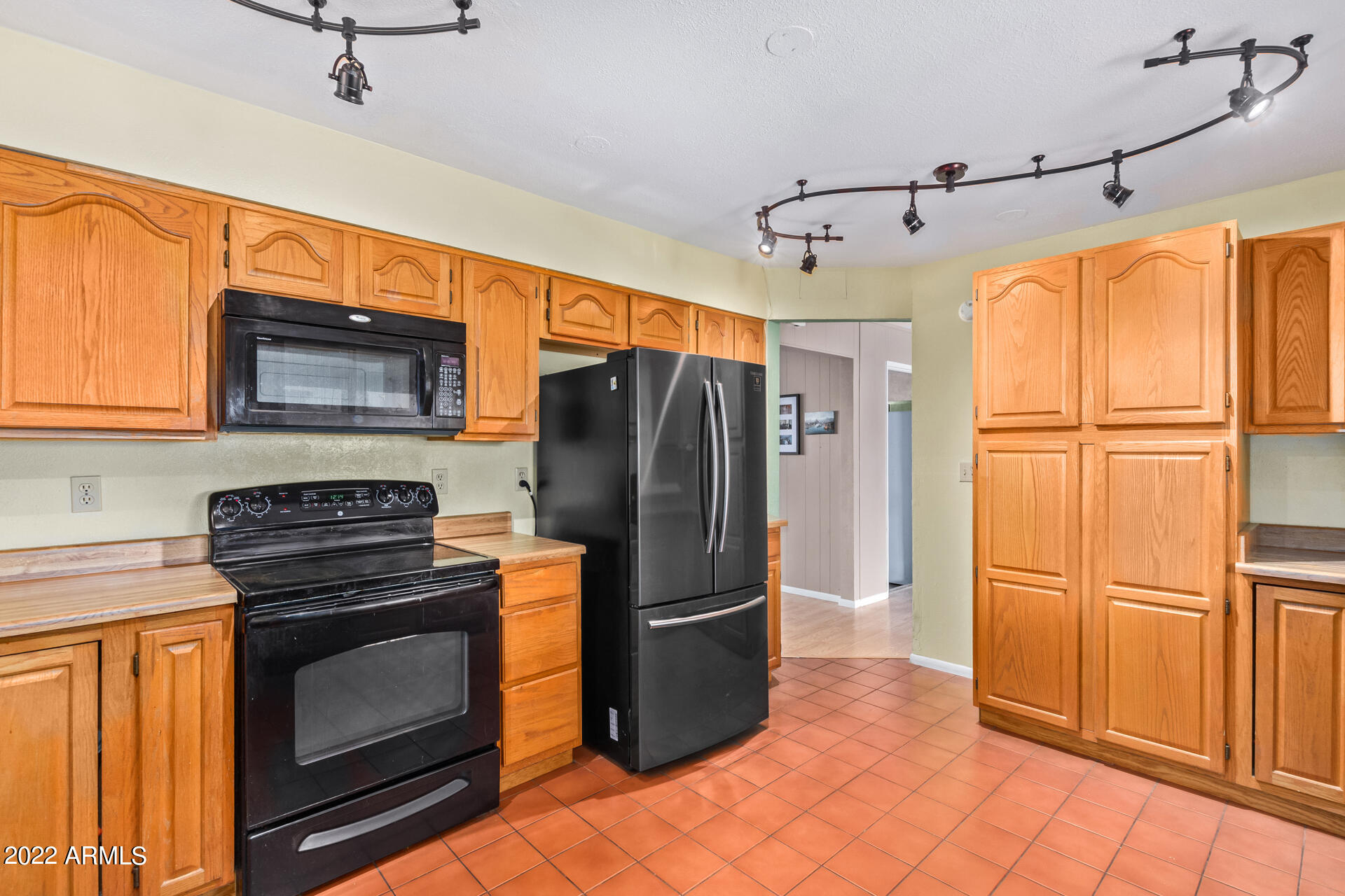 652 S SYCAMORE --