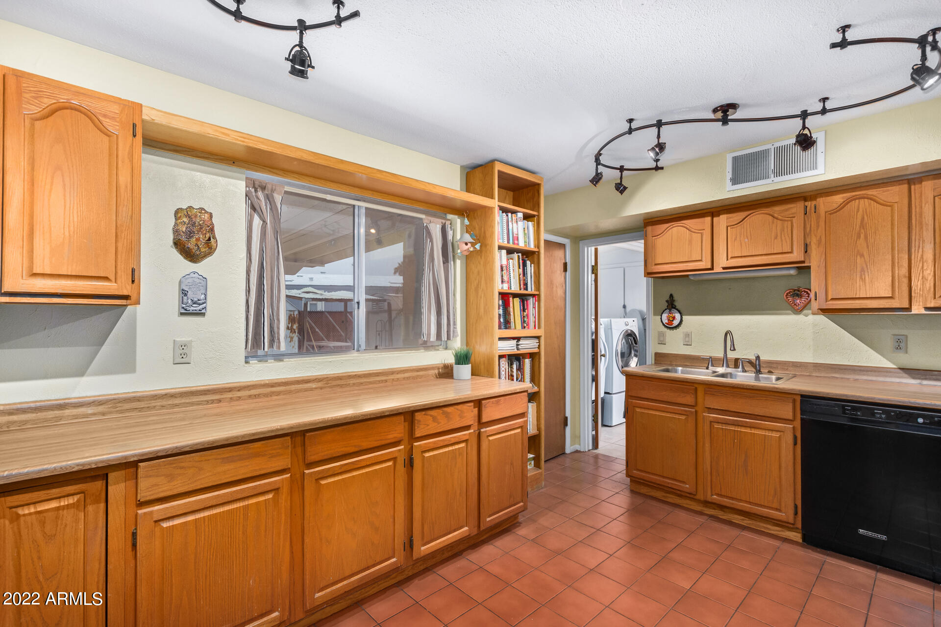 652 S SYCAMORE --