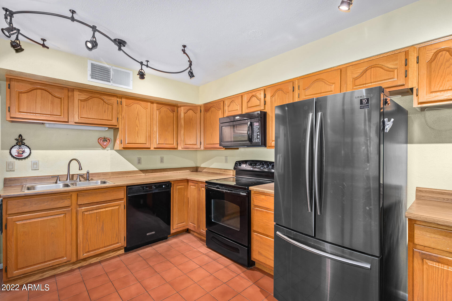 652 S SYCAMORE --