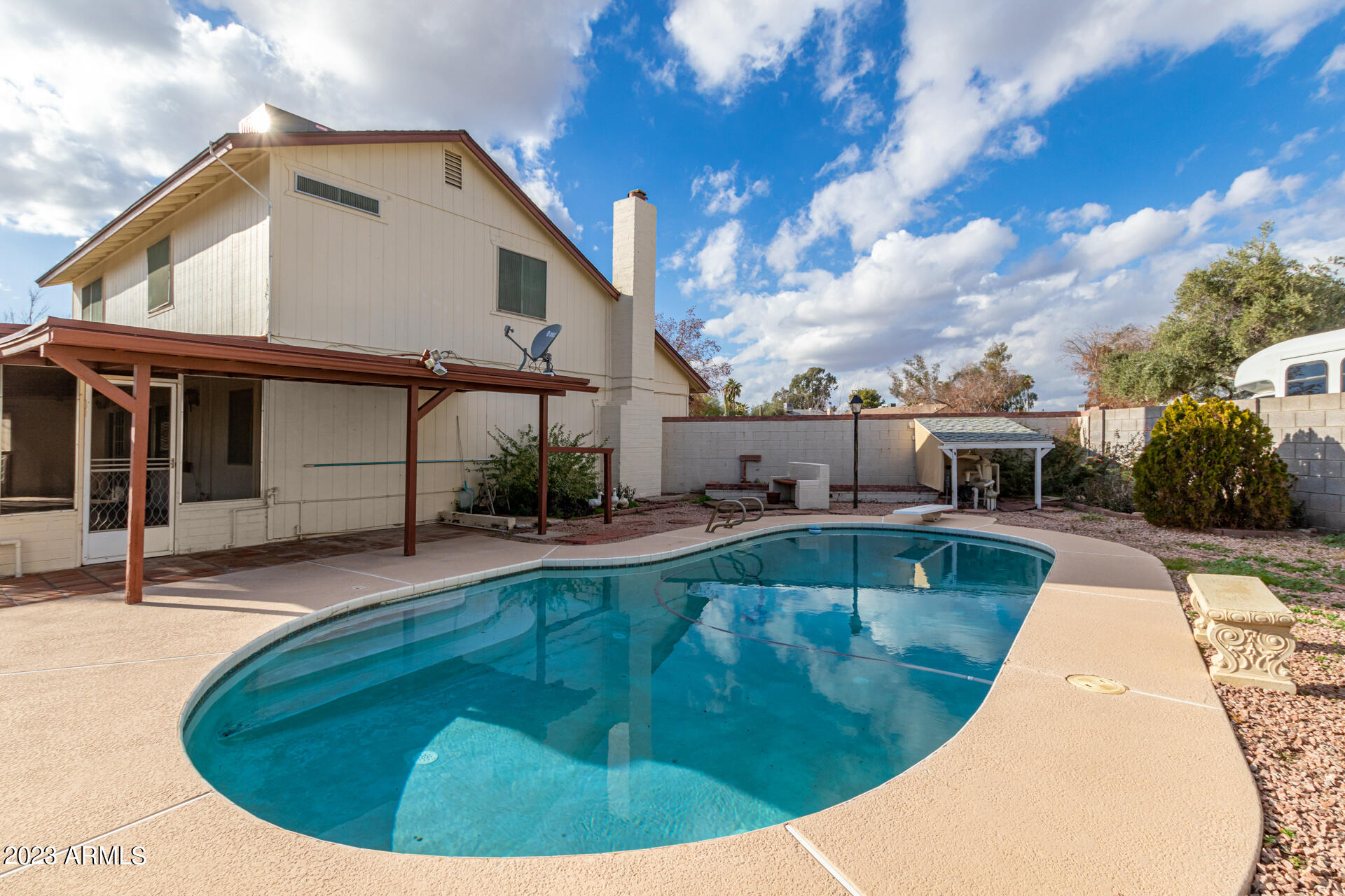 3325 W AIRE LIBRE Avenue