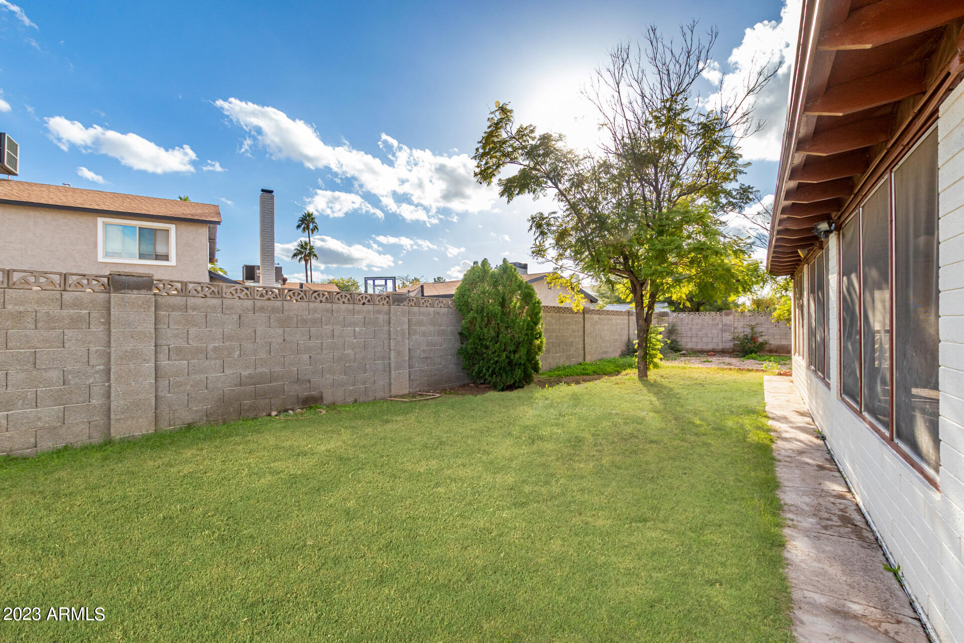 3325 W AIRE LIBRE Avenue