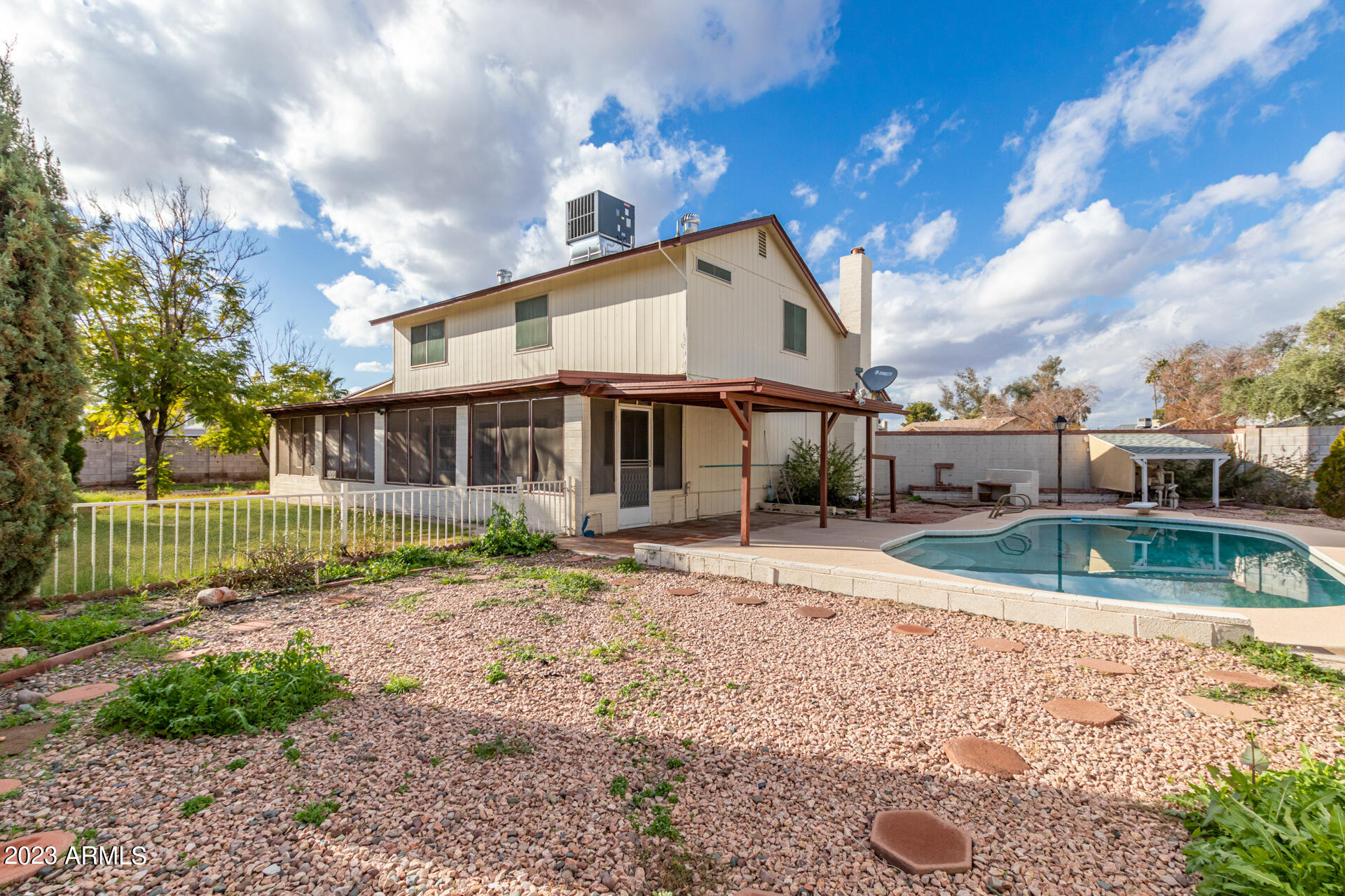 3325 W AIRE LIBRE Avenue
