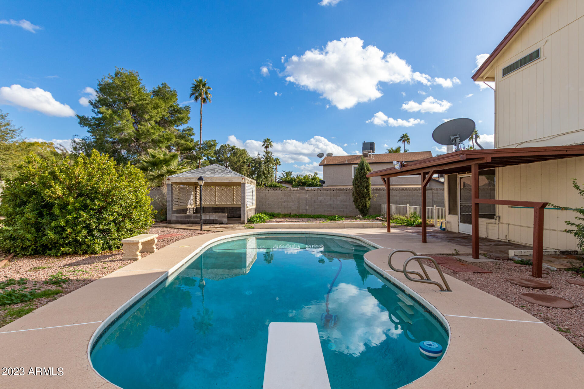 3325 W AIRE LIBRE Avenue