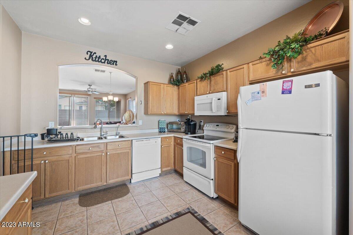 83 W MAHOGANY Place