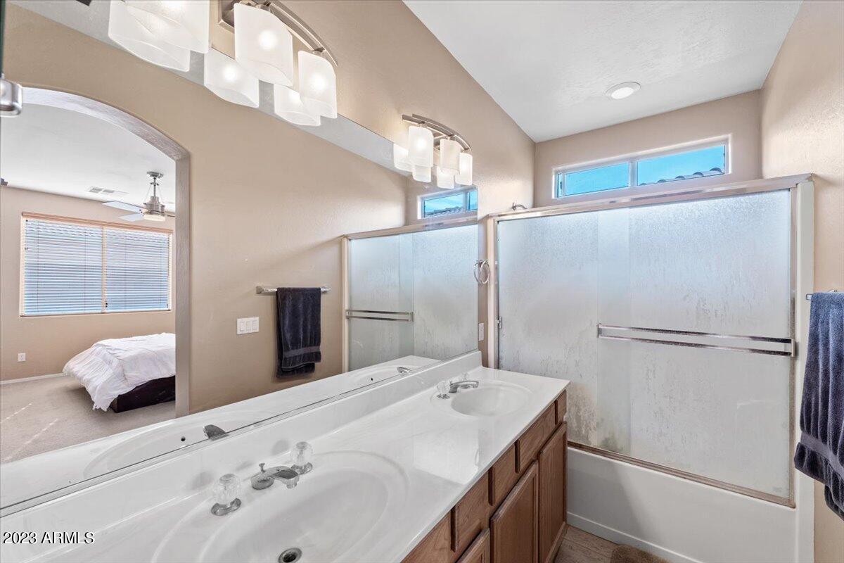 83 W MAHOGANY Place