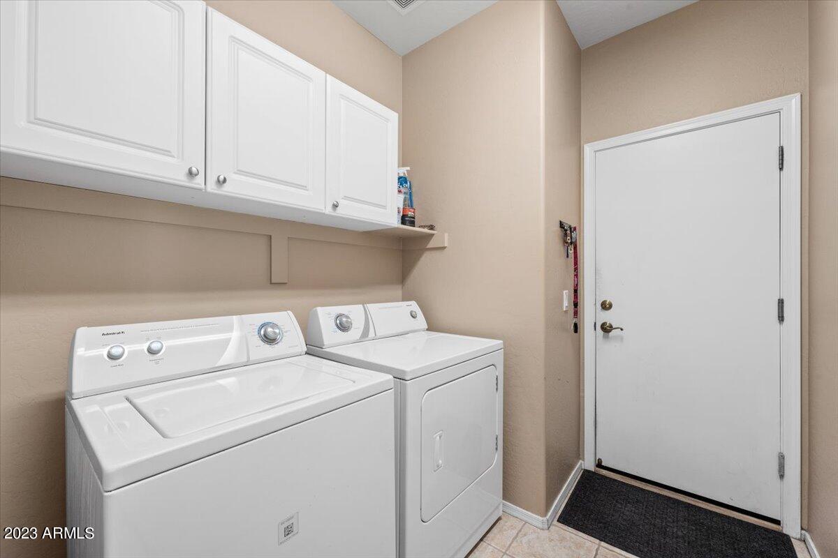 83 W MAHOGANY Place