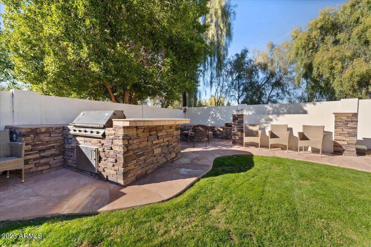 7132 E LINDNER Avenue