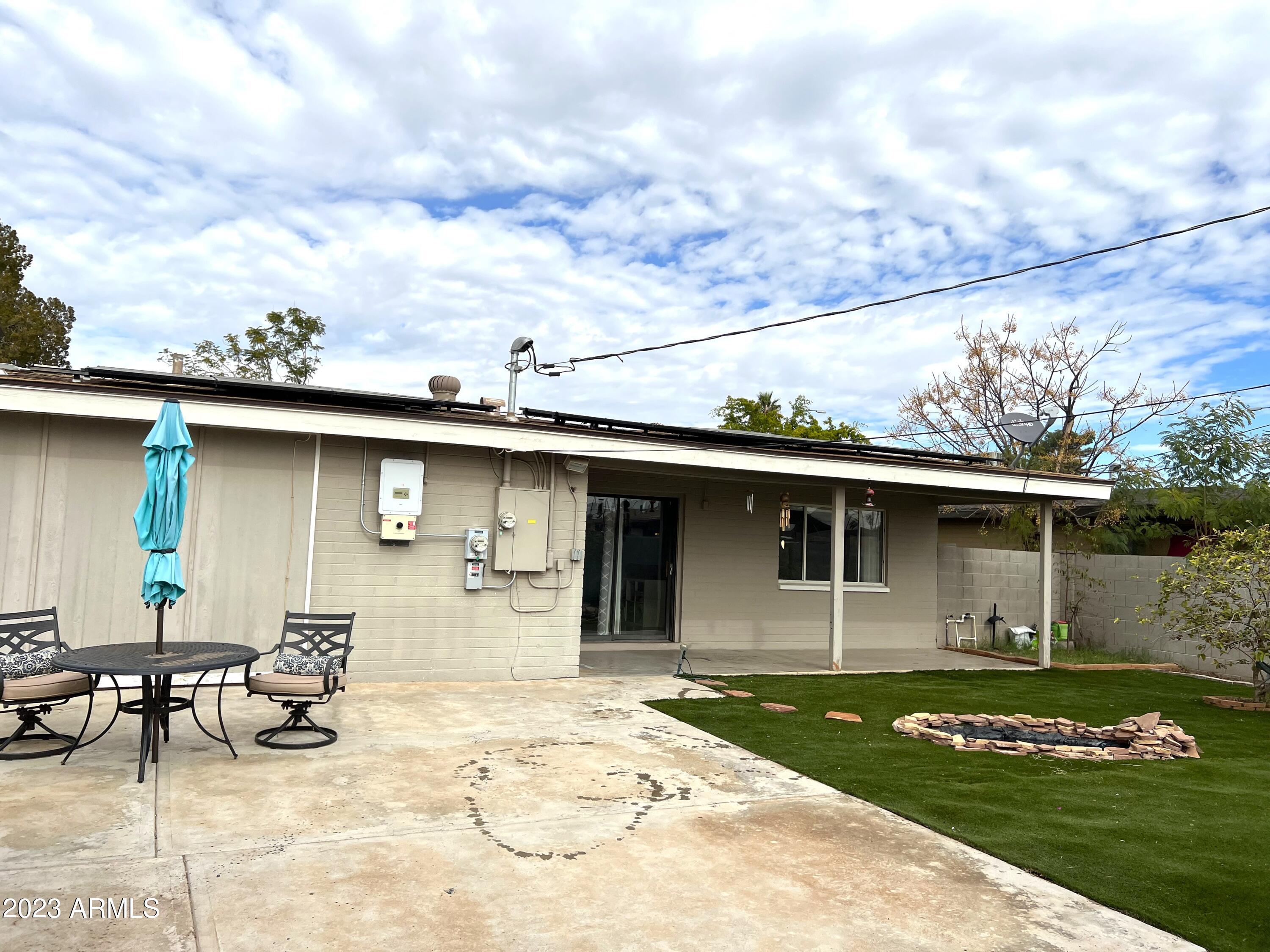 555 E FRANKLIN Avenue